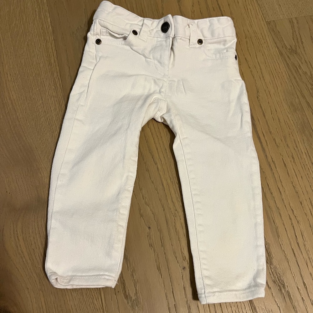 Crewcuts white jeans 3t good condition. Light stain at bottom of hem.
